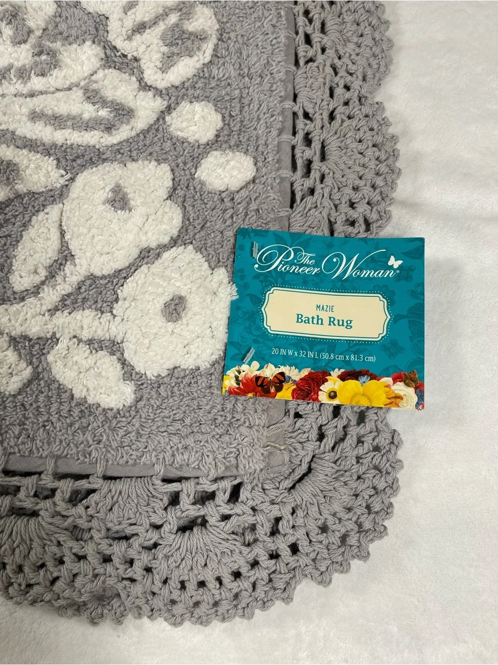 The Pioneer Woman Mazie Floral Crochet Bath Rug 20x32 Gray Silver NWT